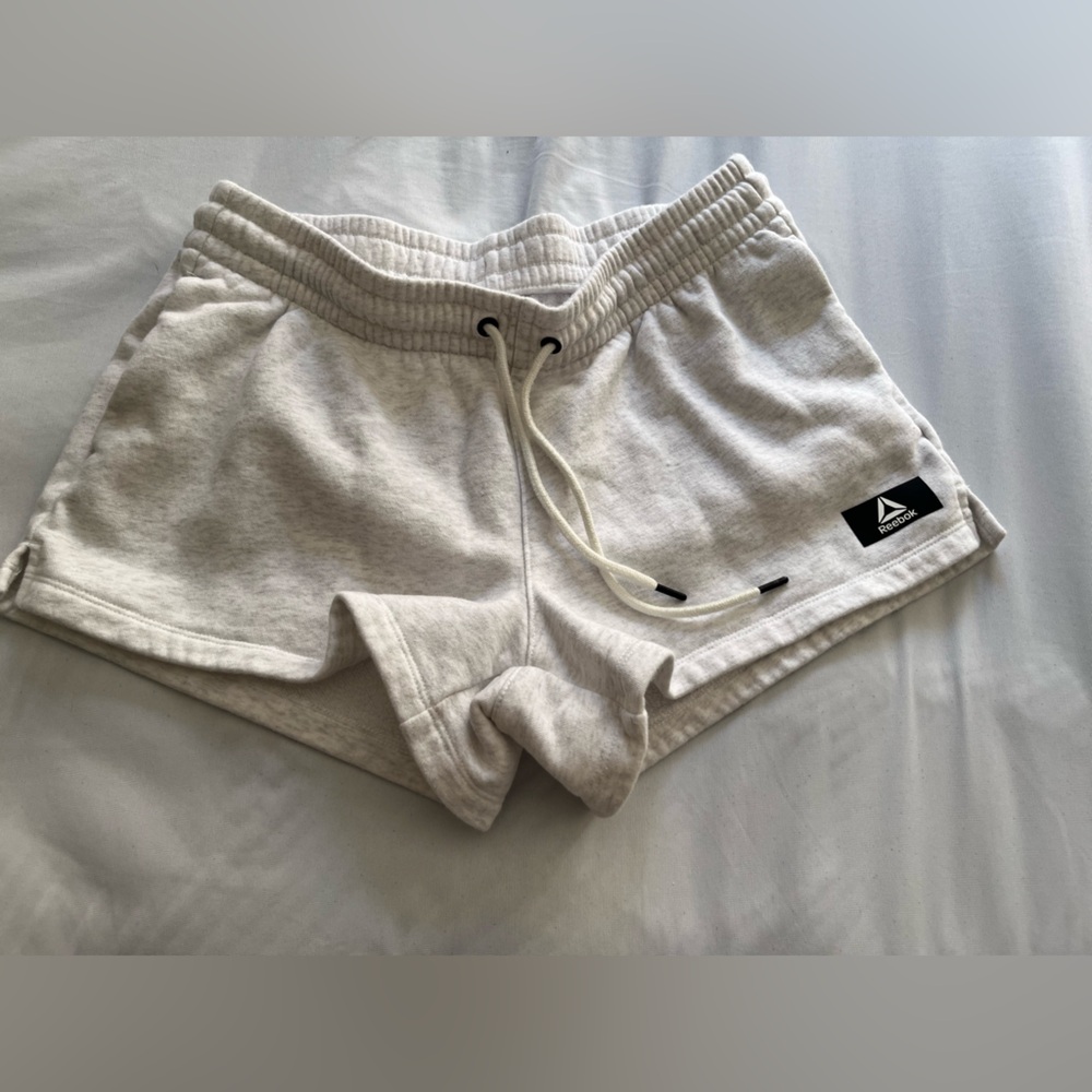 Reebok Women's Light Gray Athletic Shorts Size M